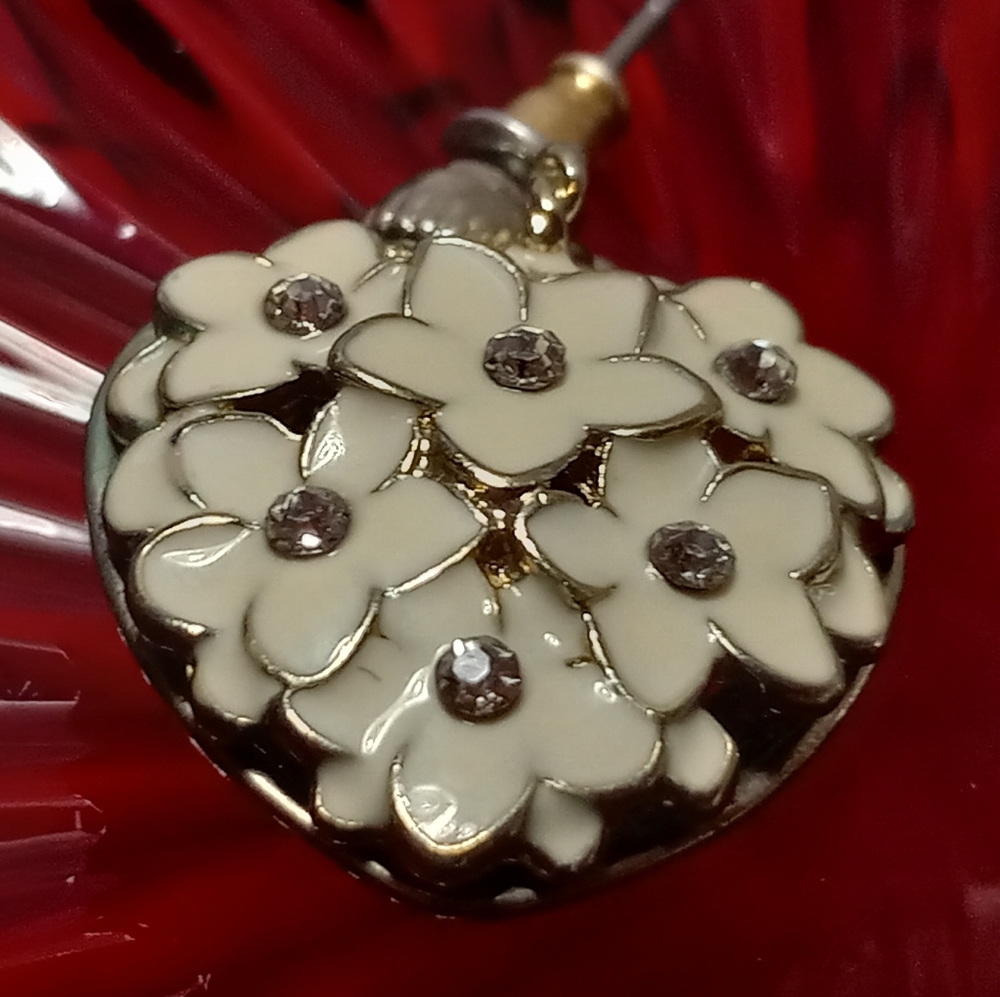 Vintage Puffed Hearts Rinestones Earrings - Picture 6 of 7